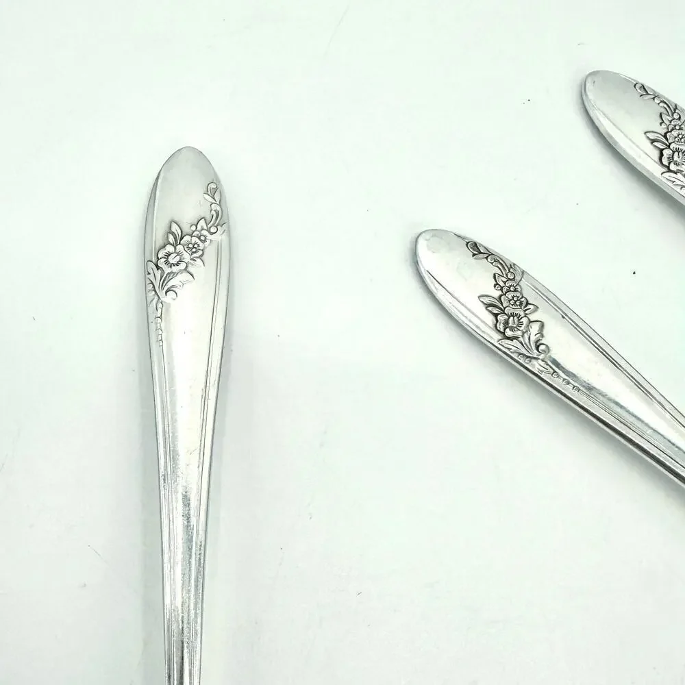Set of 4 Teaspoons Queen Bess II Silverplate Tudor Plate Oneida Community